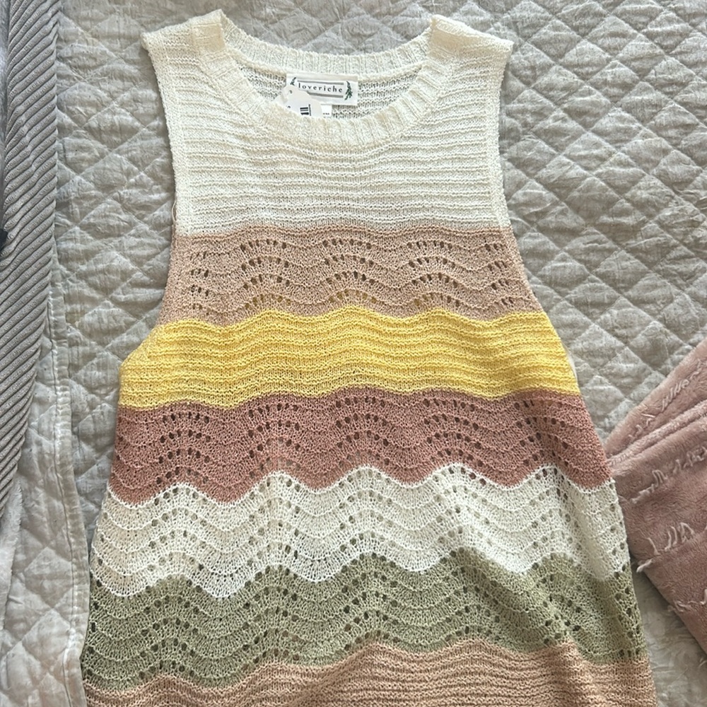 STUNNING & Unique crochet top! Brand New with Tags💛
